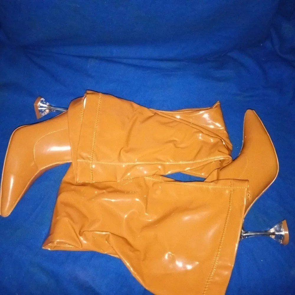 WE STAND  Boots in Tan Patent Vegan Leather ( BRAND NEW !!!! )
